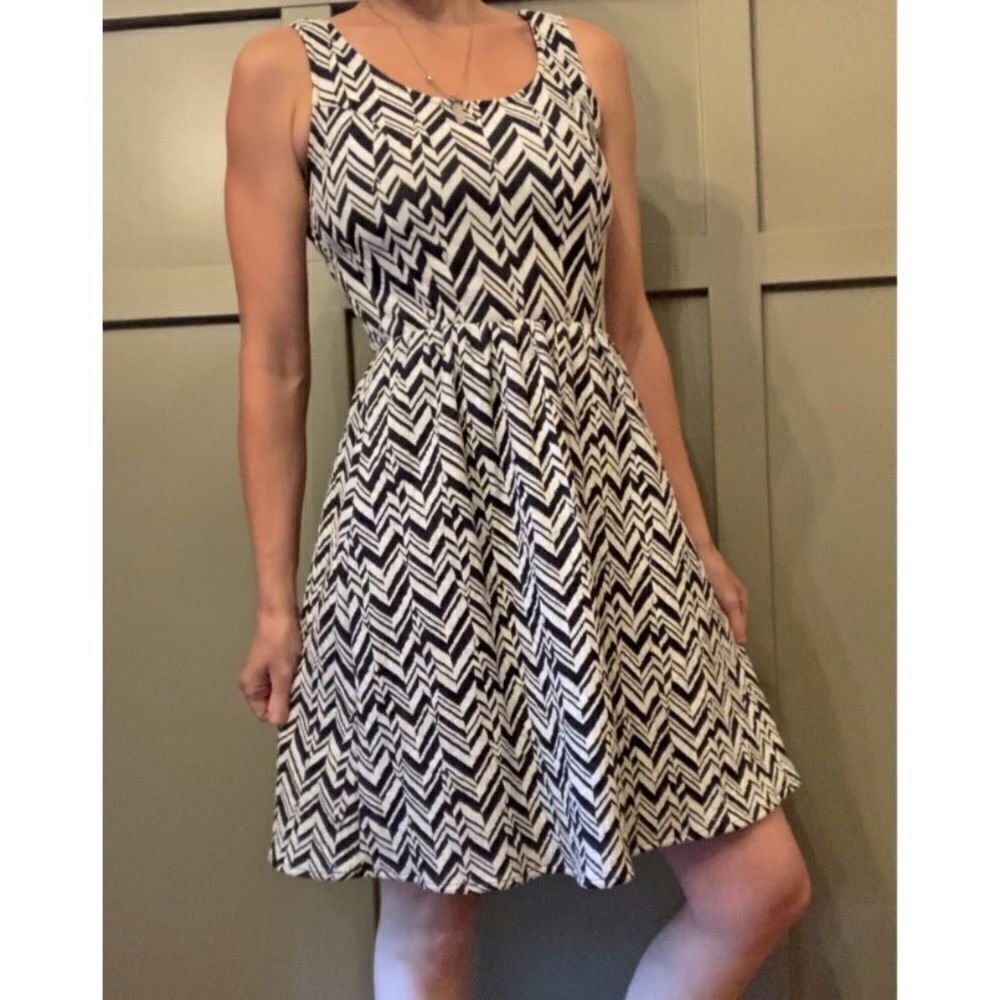 ANTHROPOLOGIE Maeve Caldera Fit & Flare Dress in Navy & White Chevron Size XS